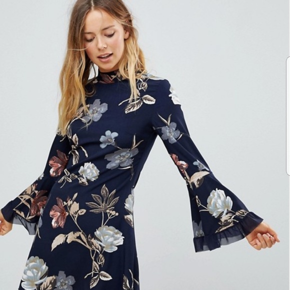 Parisian Dresses & Skirts - Floral Flare Sleeve Shift Dress